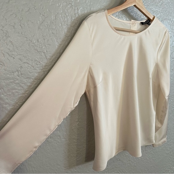 Long-sleeve button-back top in everyday crepe - Picture 7 of 11